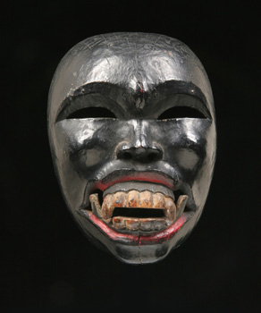 #INDO213: A powerful mask from Bali with protruding teeth and fangs