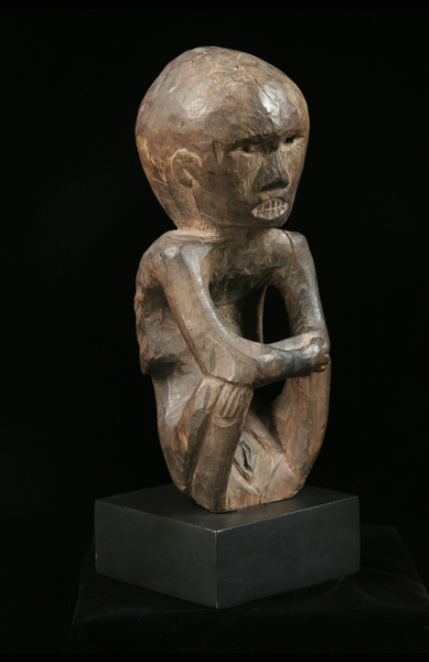 #PH207: Northern Philippine coffin lock figure.kris sword for battle