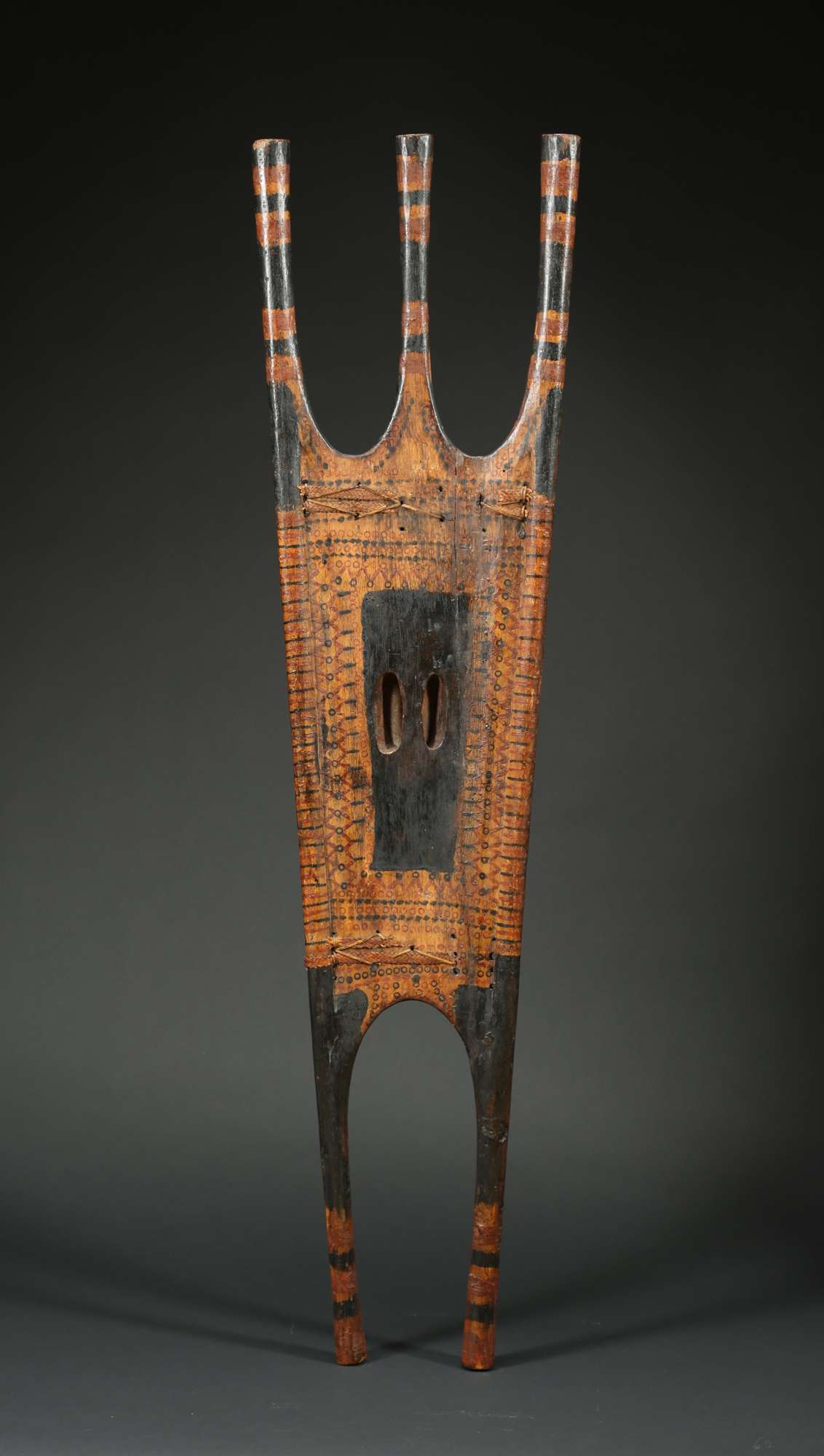 Tribal Art :: Philippine Art :: PH690 :: 19th Cent. Kalinga Shield